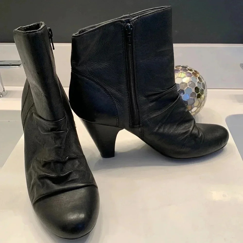 a.n.a 9W black leather ankle boots